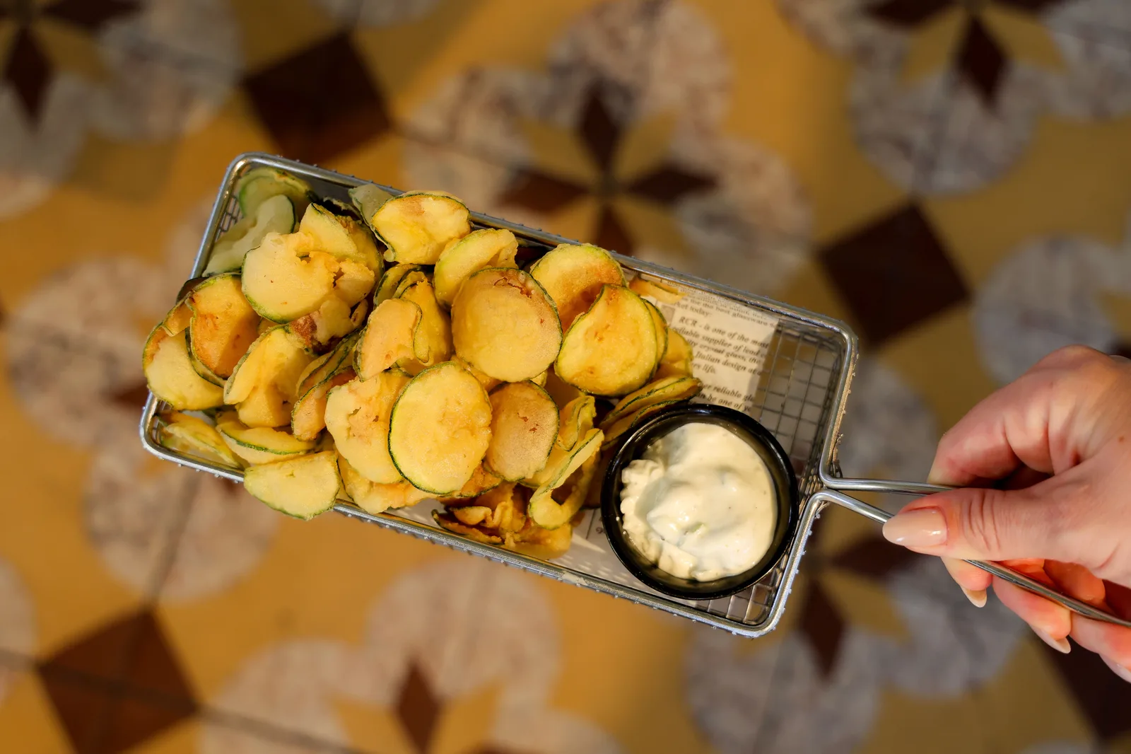 Courgette chips with dipping sauce